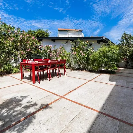 Leonie Keyweek Close To The Lighthouse And Biarritz's Golf Course