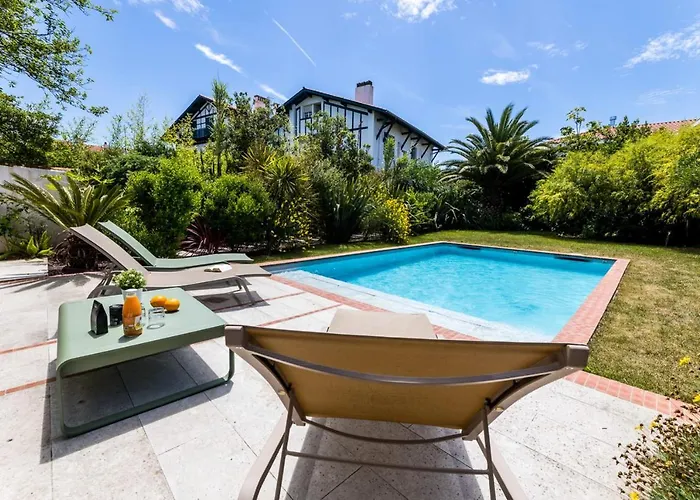 Leonie Keyweek Close To The Lighthouse And Biarritz's Golf Course ビアリッツ