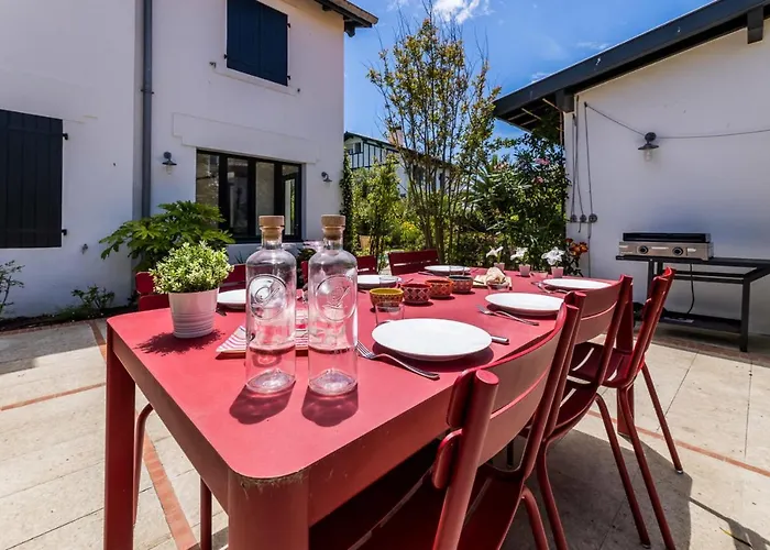 Leonie Keyweek Close To The Lighthouse And Biarritz's Golf Course