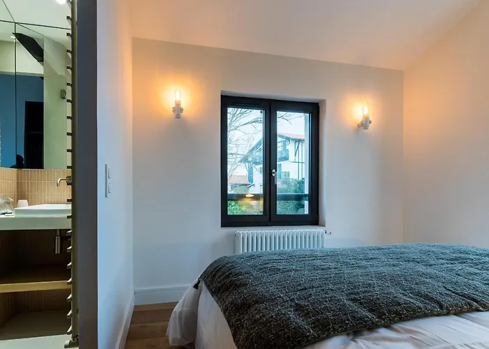 Leonie Keyweek Close To The Lighthouse And Biarritz's Golf Course *