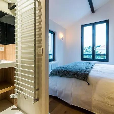 Leonie Keyweek Close To The Lighthouse And Biarritz's Golf Course Biarritz