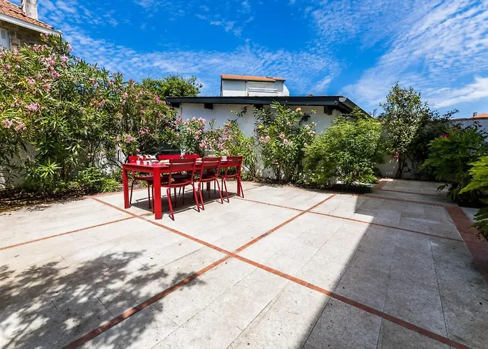 Leonie Keyweek Close To The Lighthouse And Biarritz's Golf Course