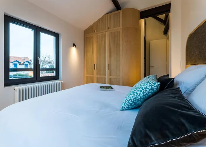 Leonie Keyweek Close To The Lighthouse And Biarritz's Golf Course *